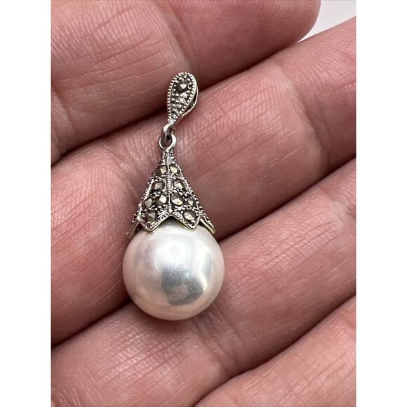 White Pearl 925 Sterling Silver Marcasite Pendant 14mm - Picture 2 of 8